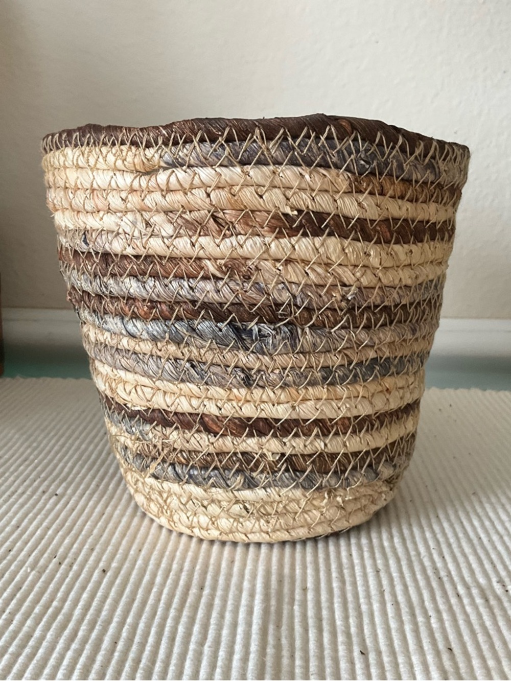 Woven Straw / Jute Planter Basket cache pot in Natural and Brown tones